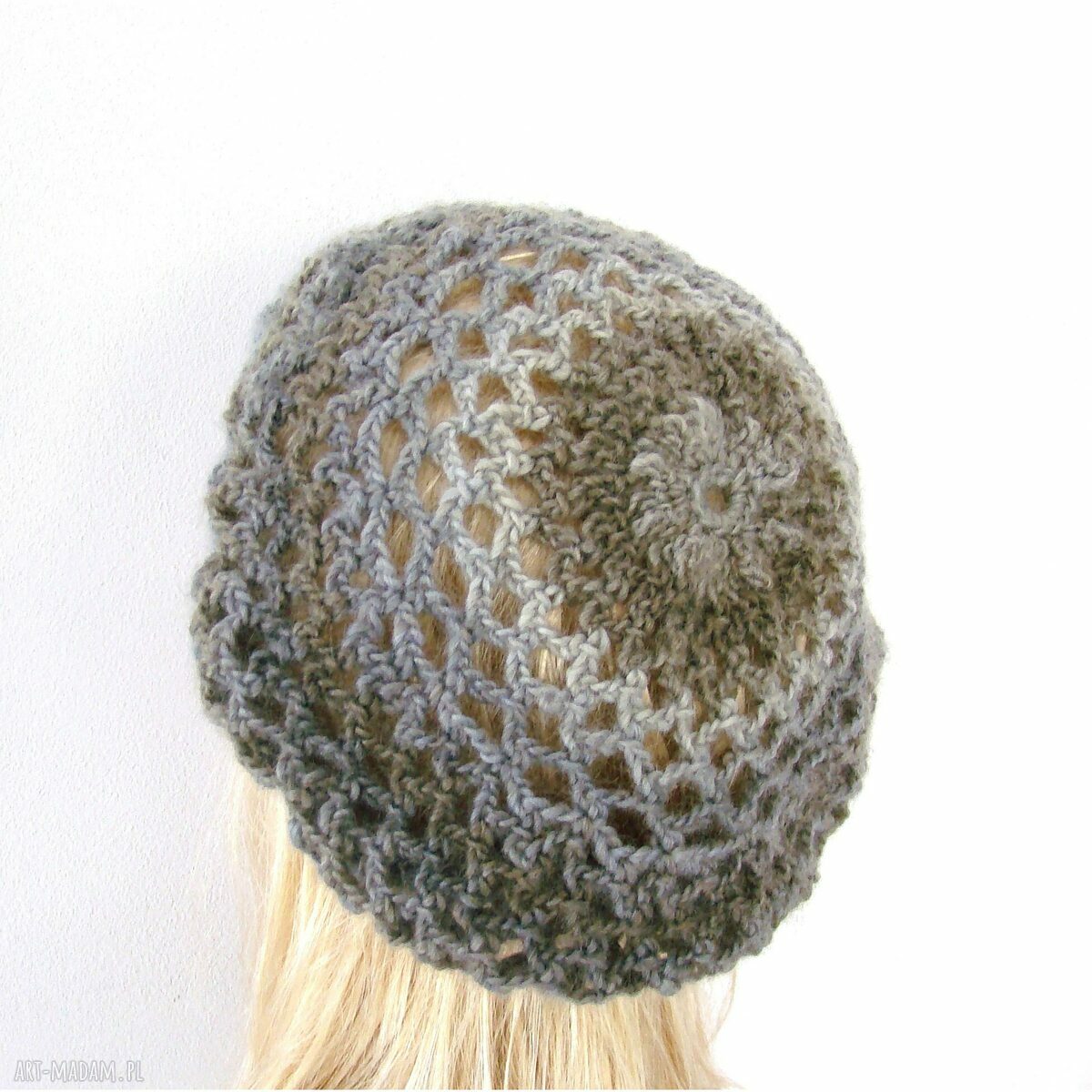 ażurowy beret w szarościach