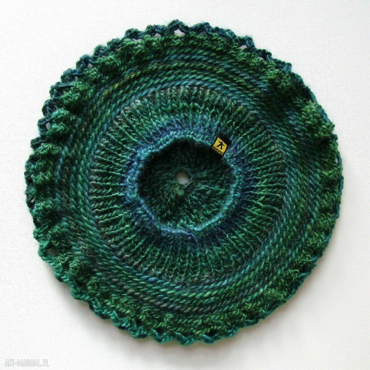 ażurowy beret w zieleniach