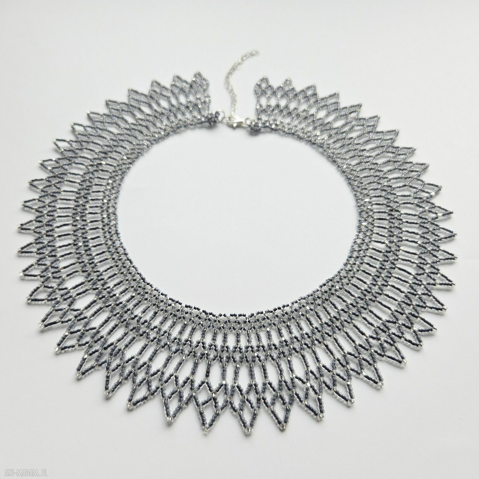 Ażurowy naszyjnik kołnierzyk z koralików szklanych - choker w grafitowo-srebrnym stylu art deco