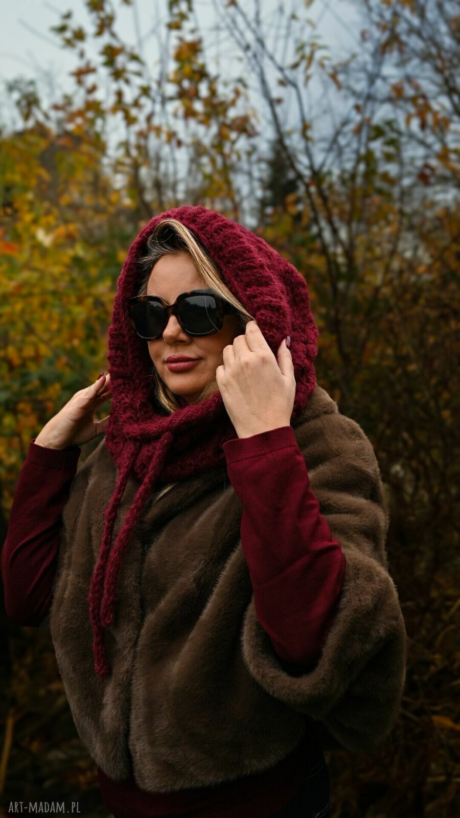 Balaclava z alpaki i jedwabiem w kolorze bordo - ręcznie szydełkowana kominiarka damska