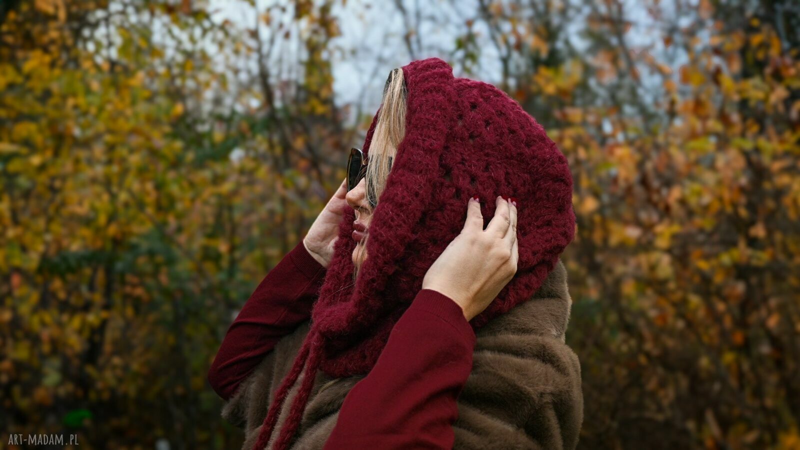 Balaclava z alpaki i jedwabiu - ręcznie szydełkowana zimowa kominiarka bordo