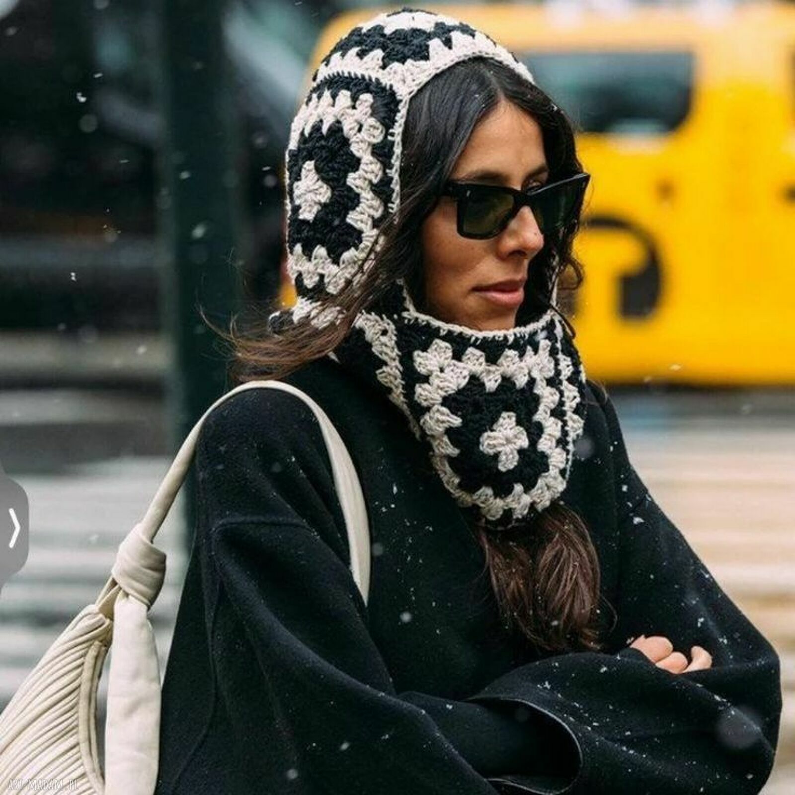 Balaclava z moheru - ręcznie szydełkowana kominiarka damska na zimę (oversize)