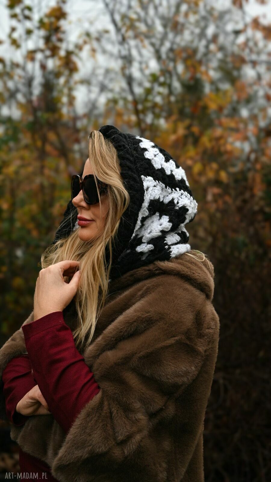 Balaclava z moheru - ręcznie szydełkowana kominiarka damska na zimę (oversize)