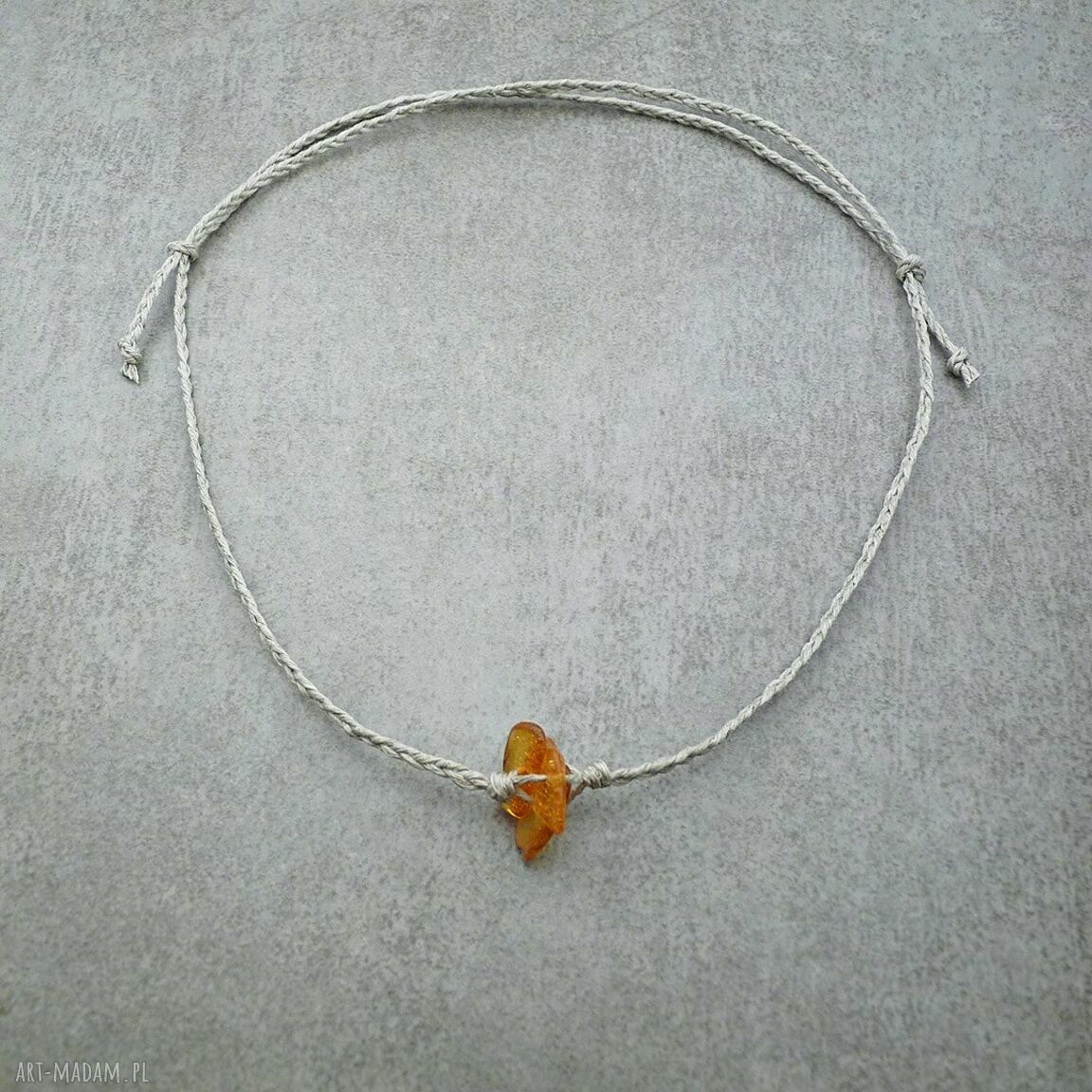 Bursztyn bałtycki - minimalistyczny naszyjnik z lnu