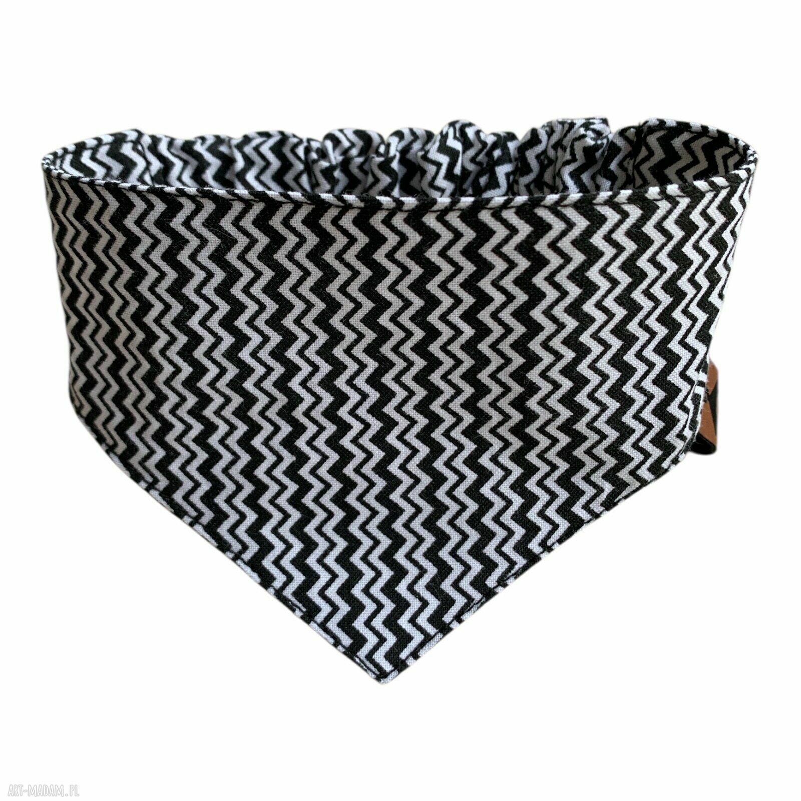 Bandana dla psa na gumce XS (24-30 cm) - czarno-biały zygzak