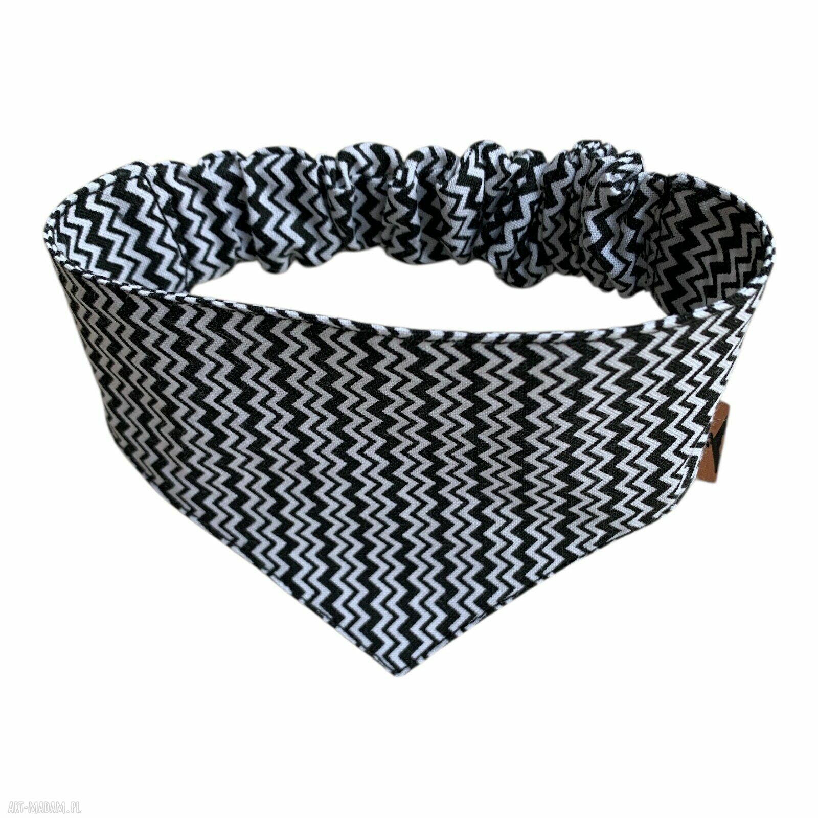 Bandana dla psa na gumce XS 24-30 cm - czarno-biały zygzak