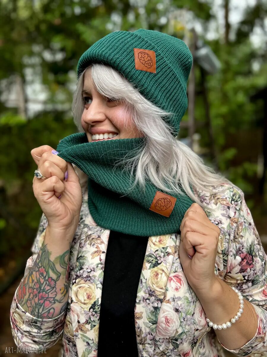 Bandana zimowa logo z ekoskórki - komin i czapka w jednym - Zielona