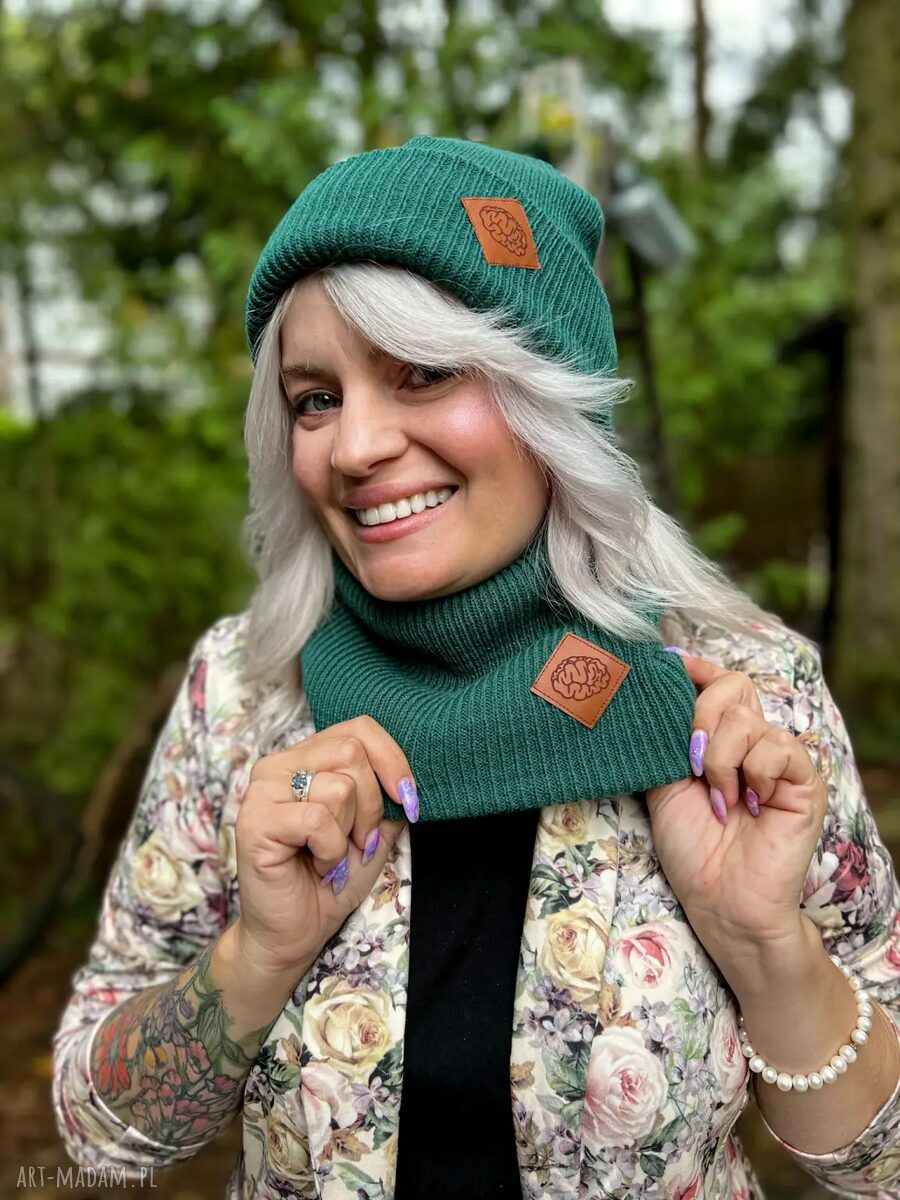 Bandana zimowa logo z ekoskórki - komin i czapka w jednym - Zielona