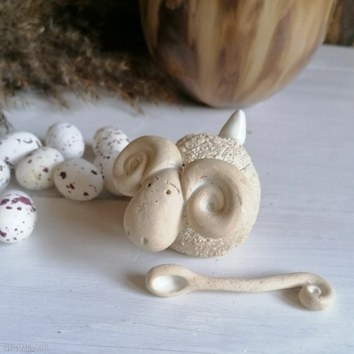 Baranek ceramiczny na sól i pieprz do święconki wielkanoc