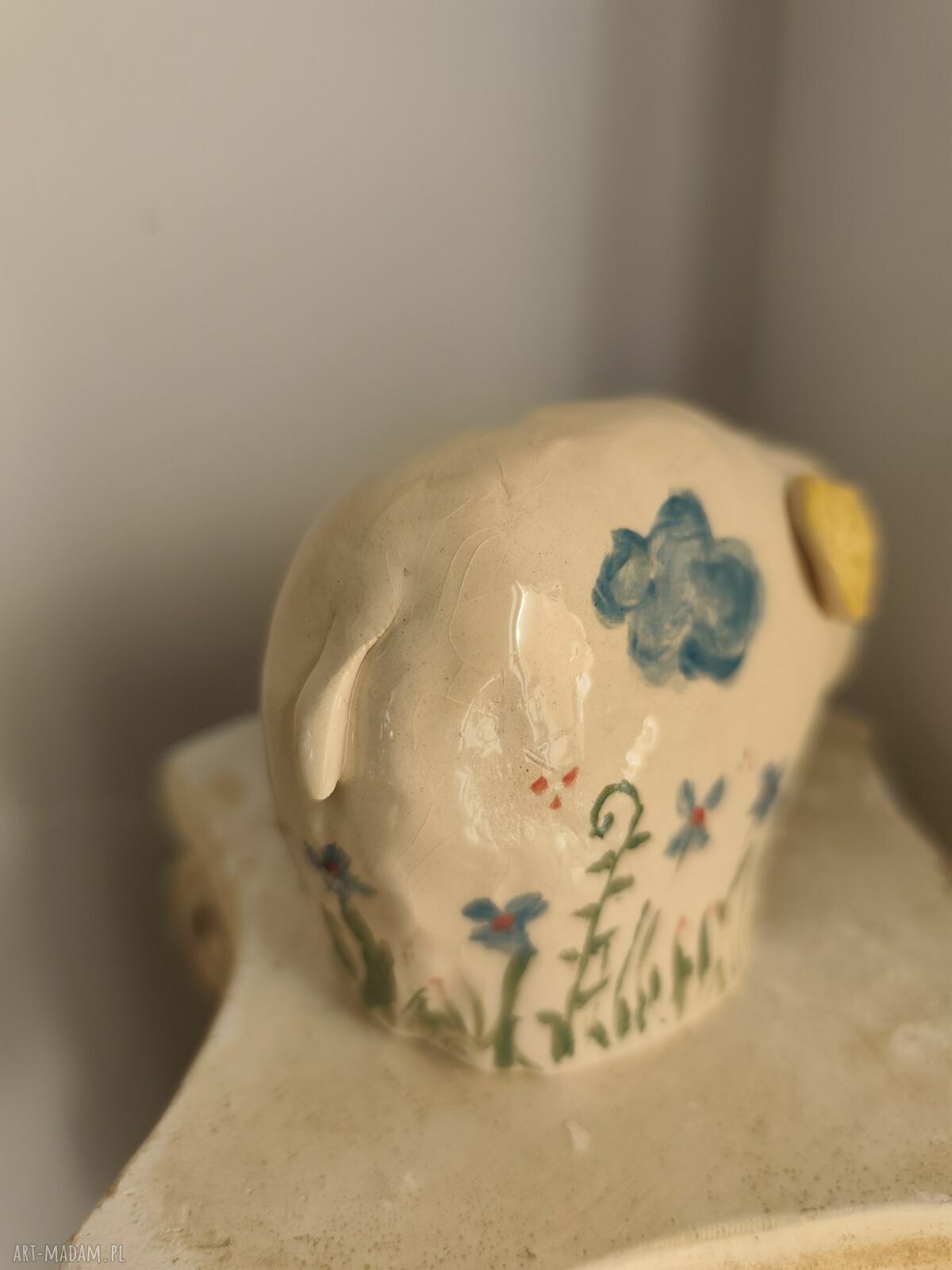 Baranek ceramiczny na Wielkanoc - ręcznie malowany, szkliwiony i dwukrotnie wypalany