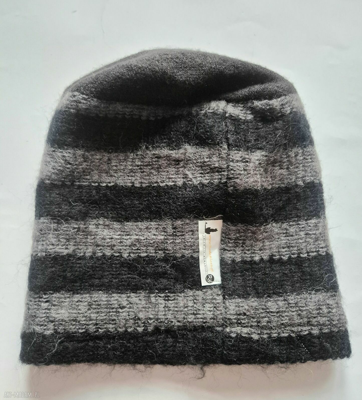 Ręcznie wykonana czapka rozmiar M szaro-czarna w paski z podszewką (55-56 cm)