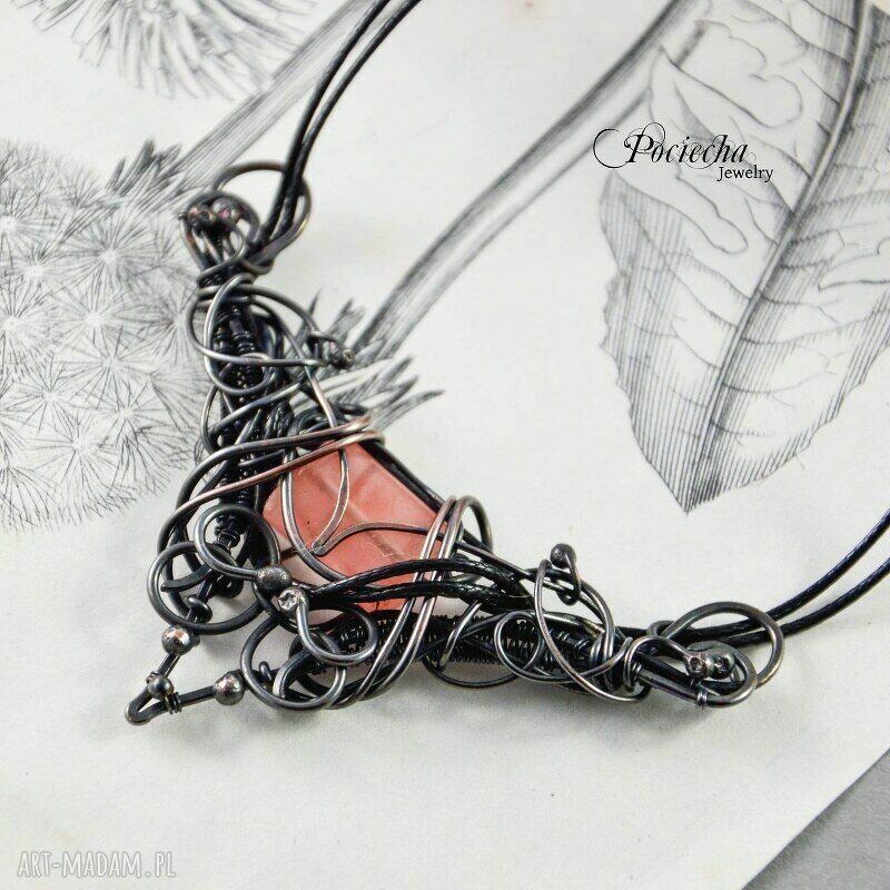 Naszyjnik Baroque z kwarcem wiśniowym - ręczne wire wrapping w miedzi