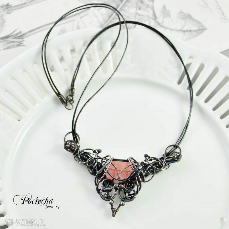 Naszyjnik Baroque z kwarcem wiśniowym - ręczne wire wrapping w miedzi