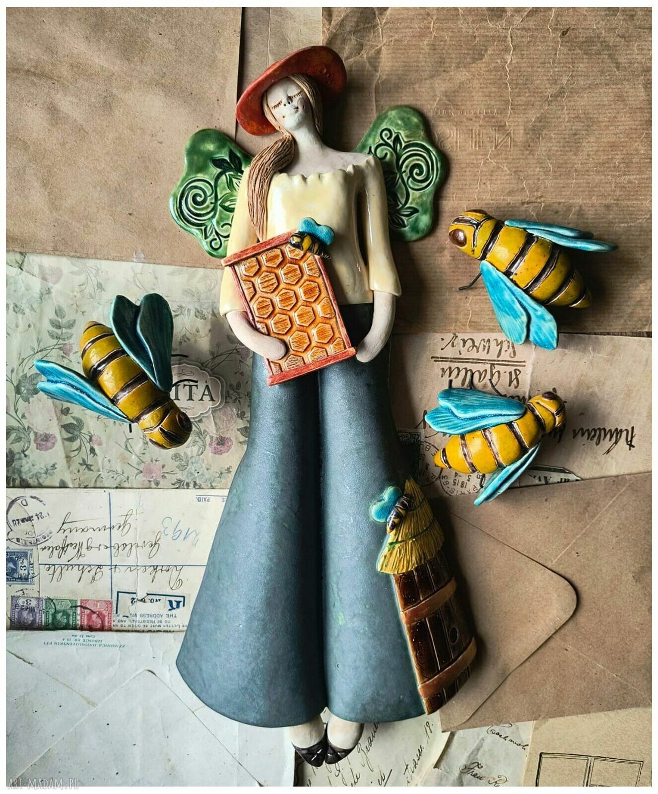 Bartnik z pszczółkami - ceramiczny anioł pszczelarz