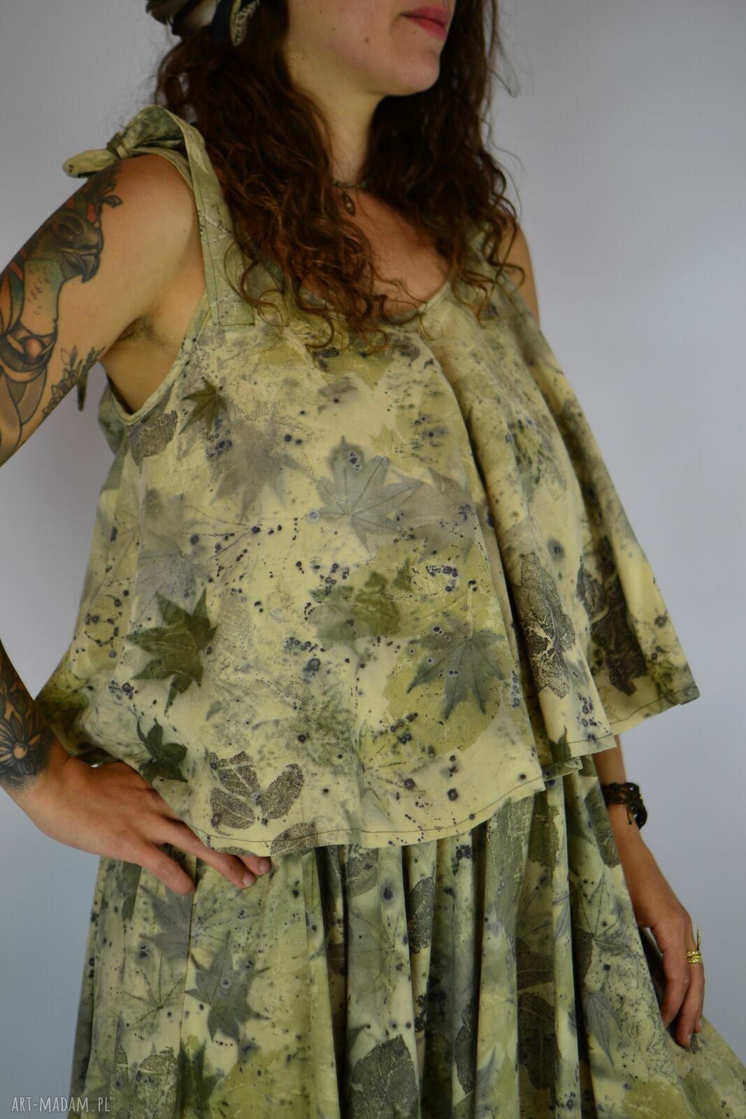 Bluzka eco print „Dzika” - barwiona roślinami, wiązana na ramionach