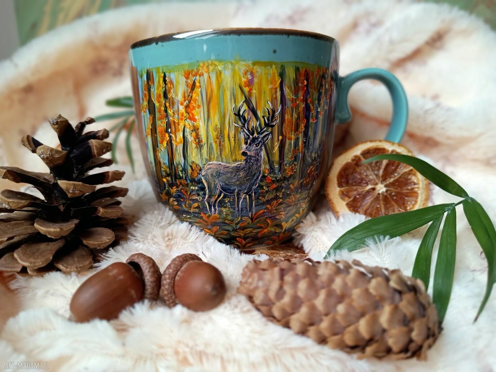 Barwny ręcznie malowany kubek z jeleniem w tajemniczym lesie 480 ml