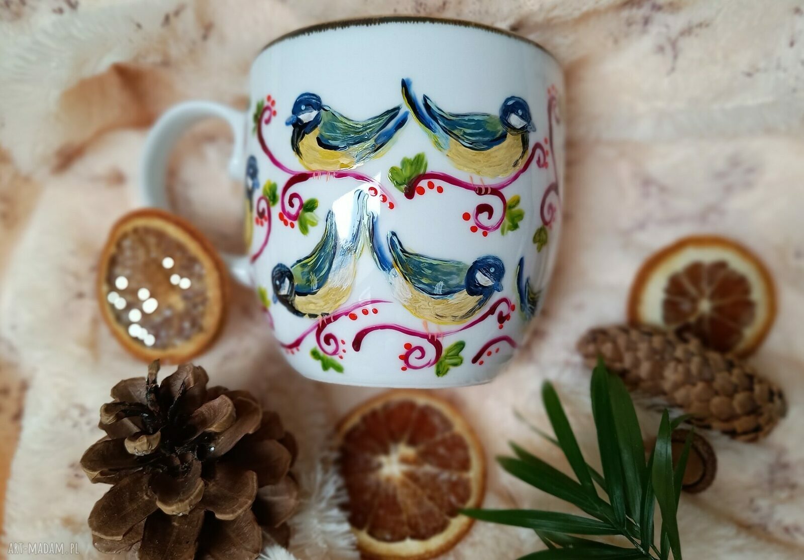 Barwny ręcznie malowany kubek z ptasim rajem - sikorki na porcelanie 480 ml