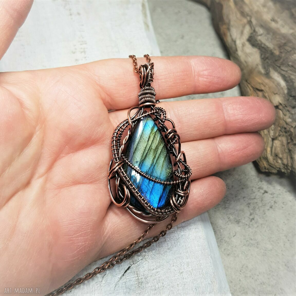 Wisiorek z labradorytu - wire wrapping z miedzią (mieniace piękno)