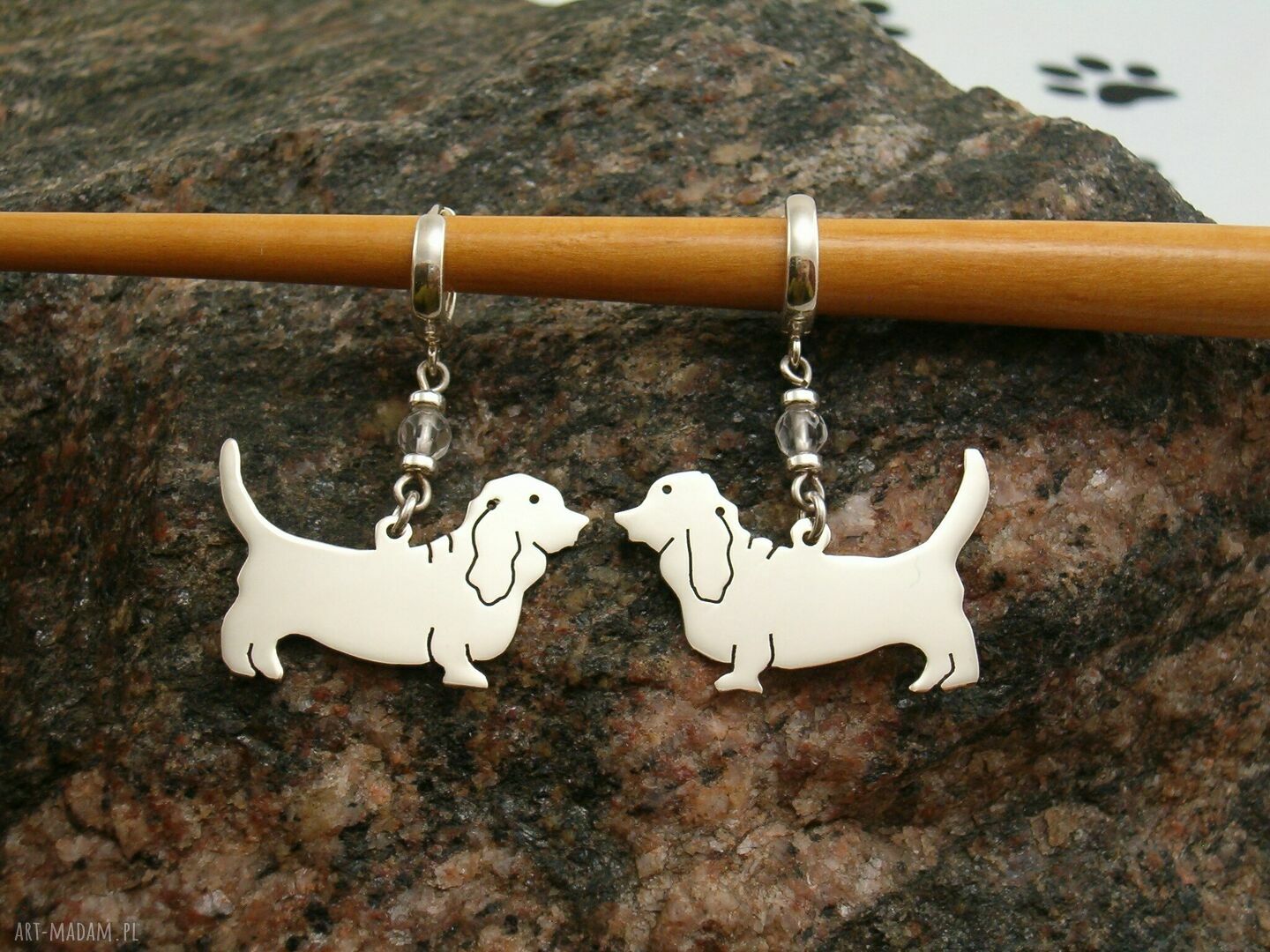 Srebrne kolczyki Basset Hound 925 z kamieniem naturalnym 4 mm