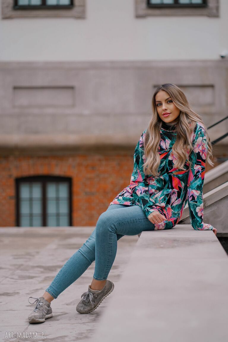 bluzy: damska bluza tunika z dużym kapturem, akwarelowy print, kwiaty i liście