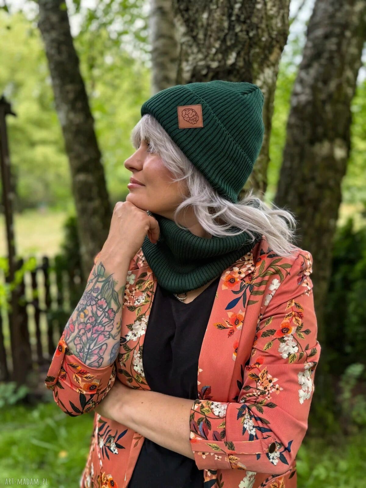 Bawełniana czapka beanie „Zielony” 2w1 z ekoskórkowym logo
