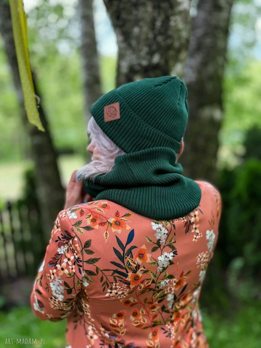 Bawełniana czapka beanie „Zielony” 2w1 z ekoskórkowym logo