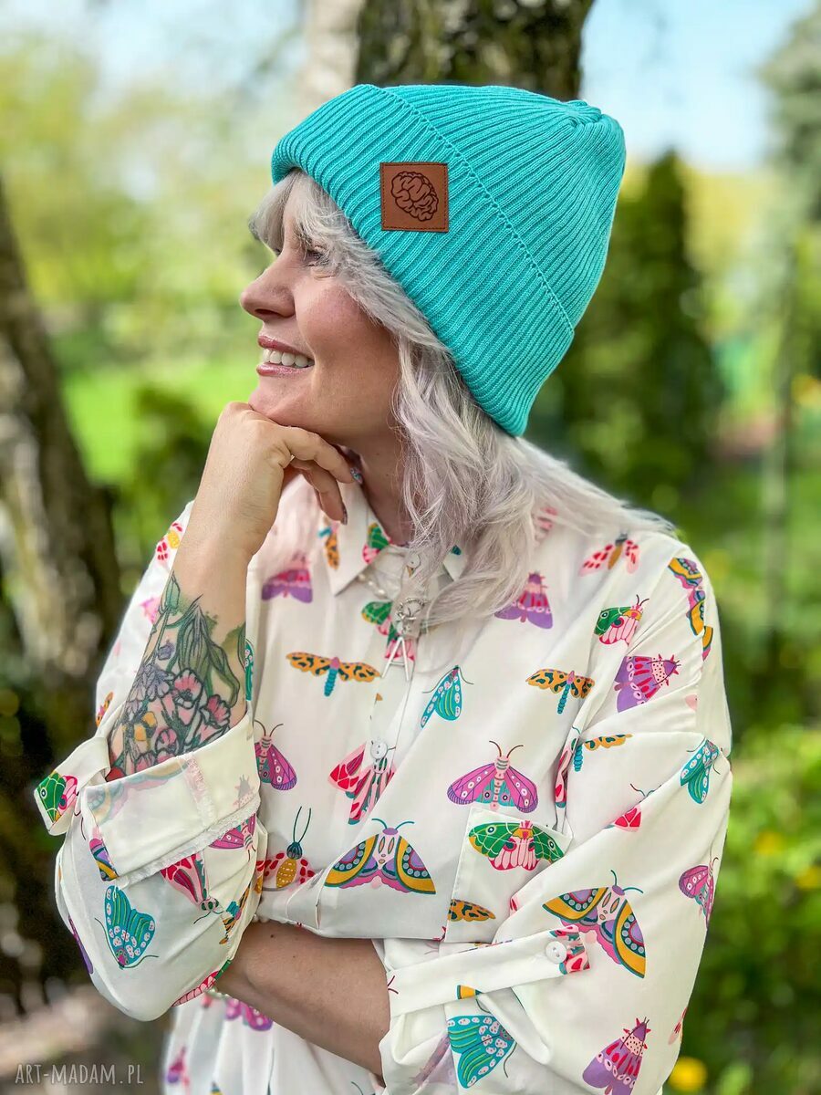 Bawełniana czapka beanie turkus z logo z ekoskórki - 2w1 Brain Inside