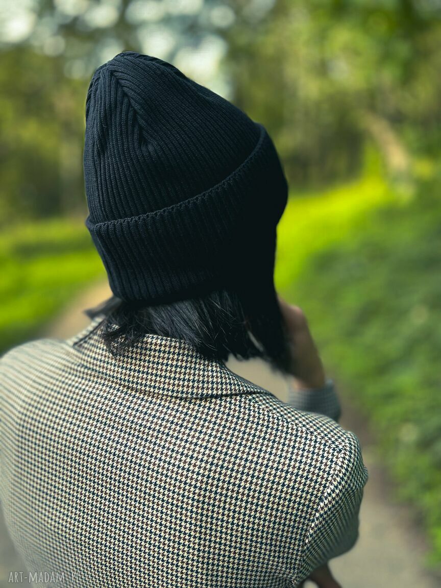 Bawełniana czapka beanie 2w1 z ekoskórkowym logo - czarny