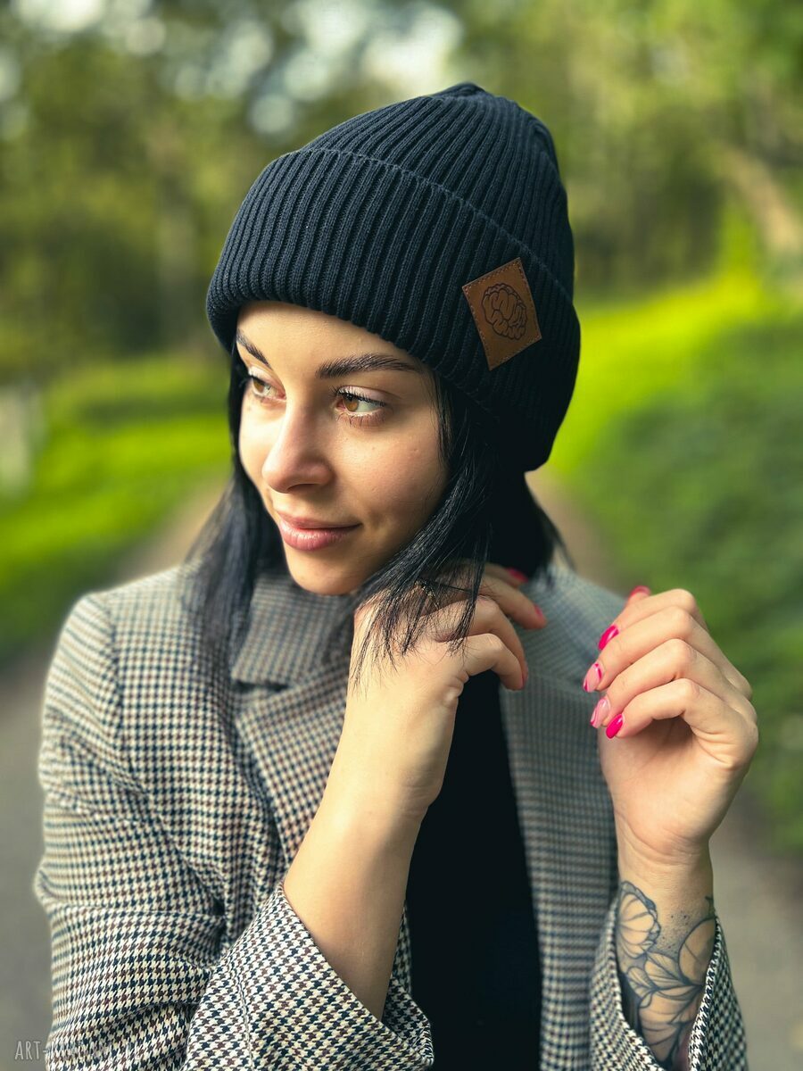 Bawełniana czapka beanie 2w1 z ekoskórkowym logo - czarny