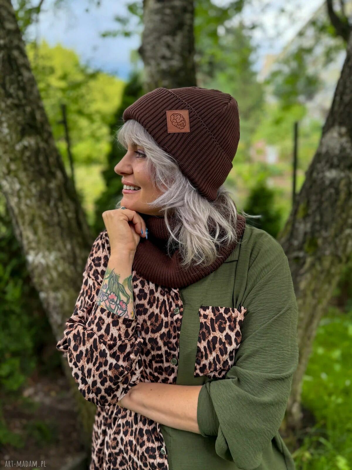 Bawełniana czapka beanie Brąz 2w1 z logo z ekoskórki - Brain Inside