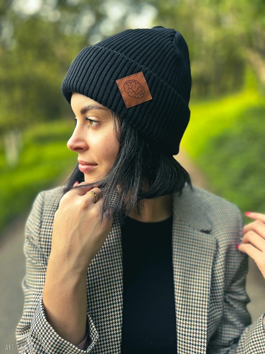 Bawełniana czapka beanie 2w1 z ekoskórkowym logo - czarny