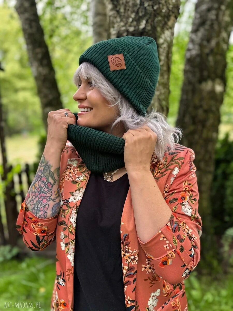 Bawełniana czapka beanie „Zielony” 2w1 z ekoskórkowym logo