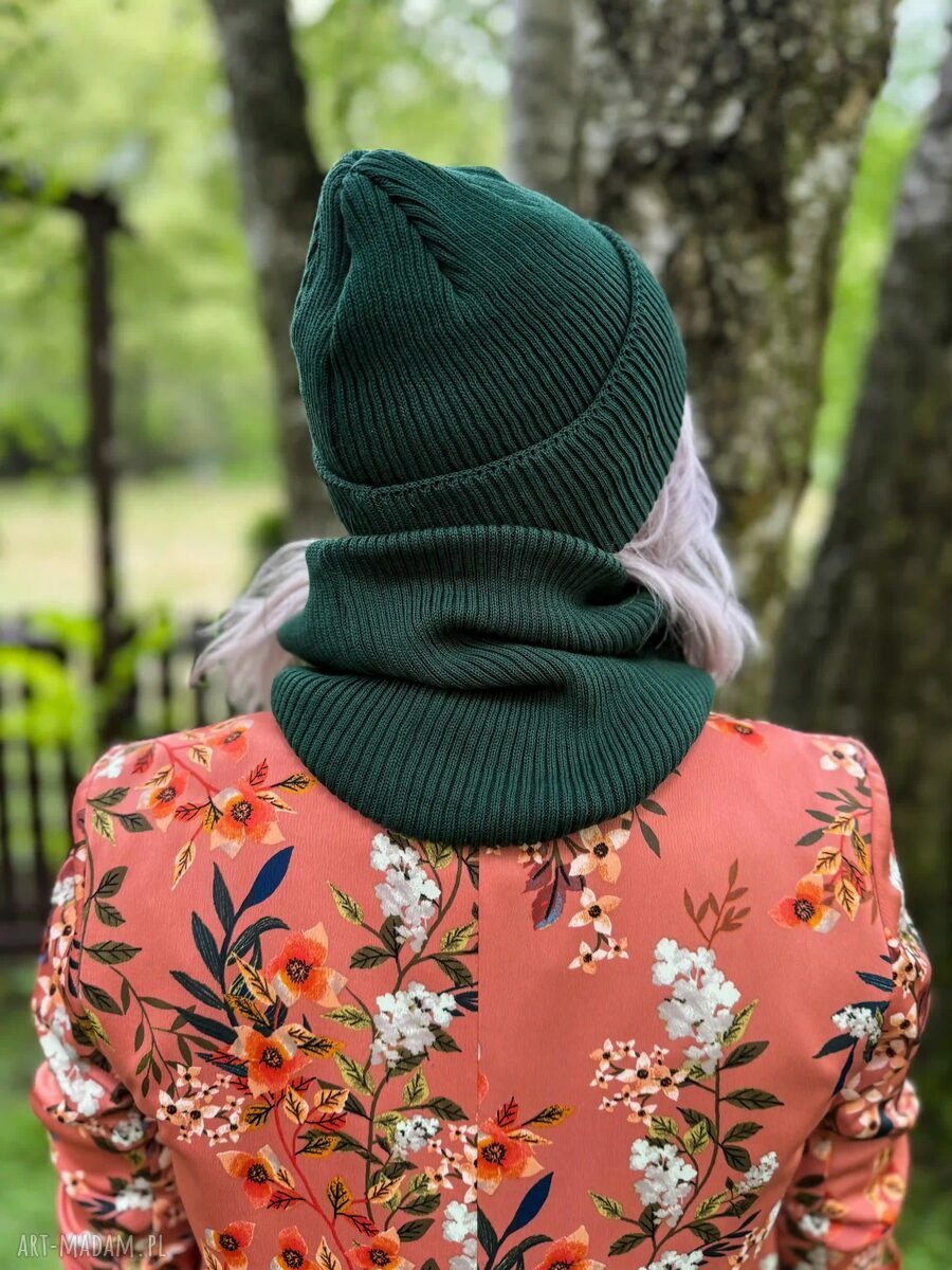 Bawełniana czapka beanie „Zielony” 2w1 z ekoskórkowym logo