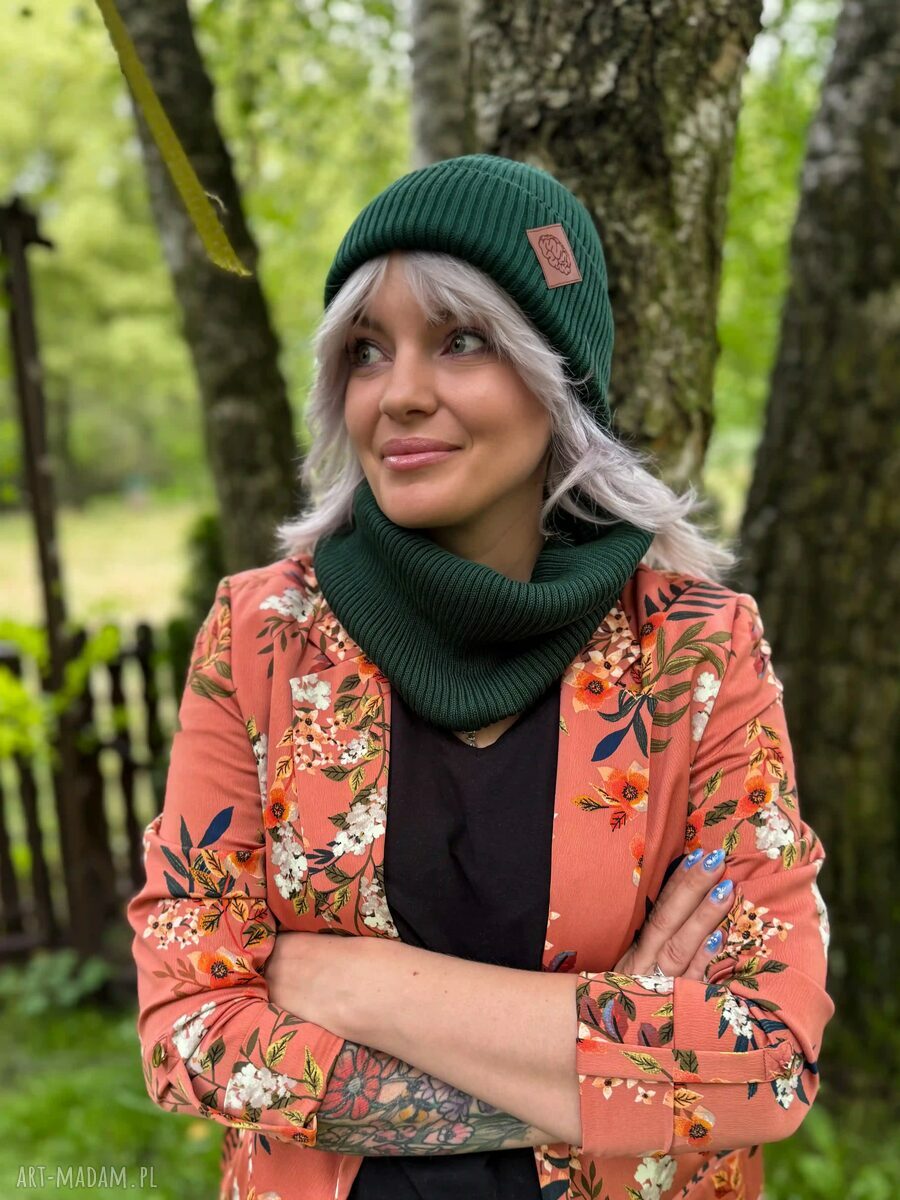 Bawełniana czapka beanie „Zielony” 2w1 z ekoskórkowym logo