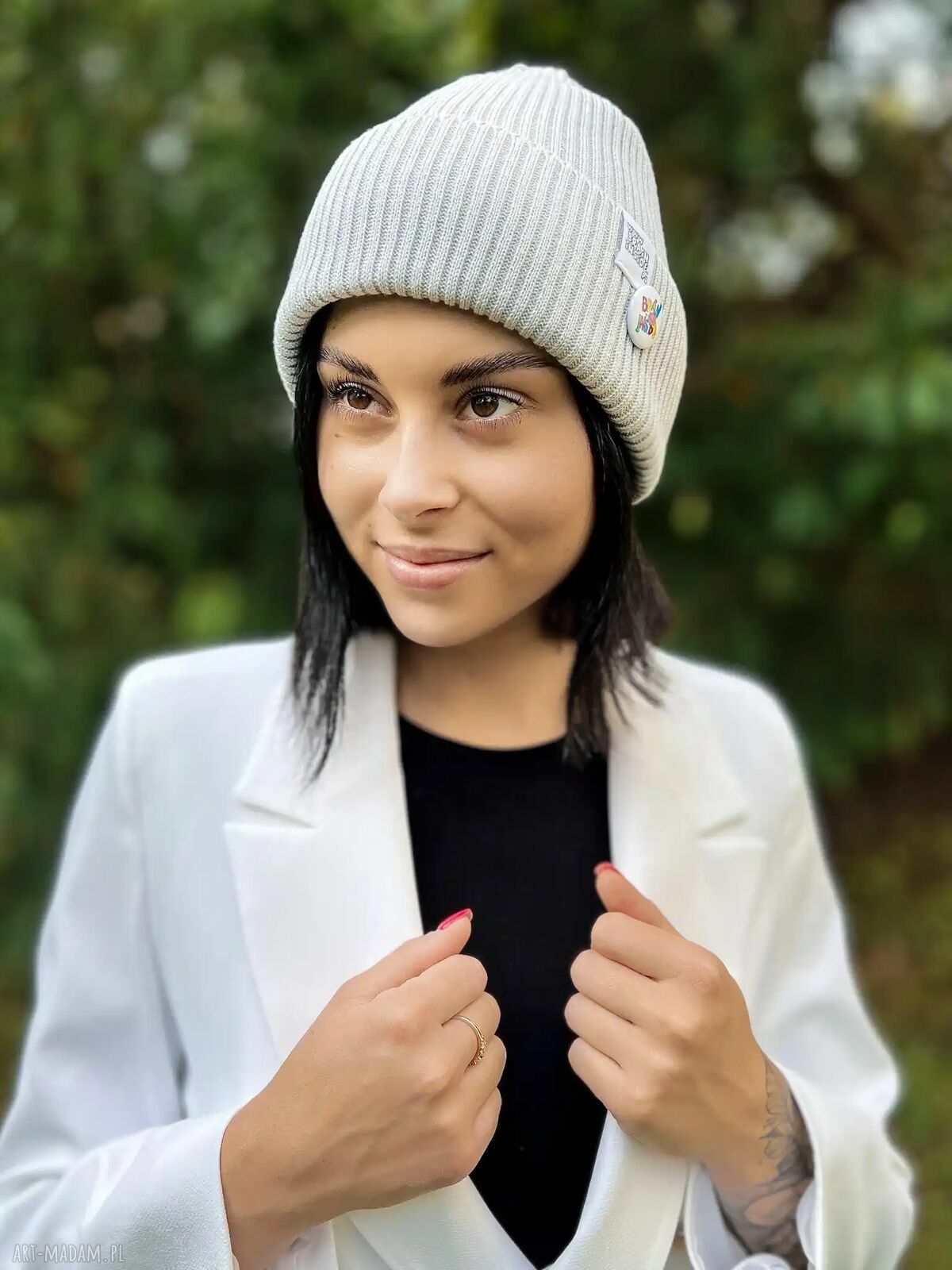 Czapka beanie z bawełny „Jasny szary” - model 2w1 z kolorowym logo