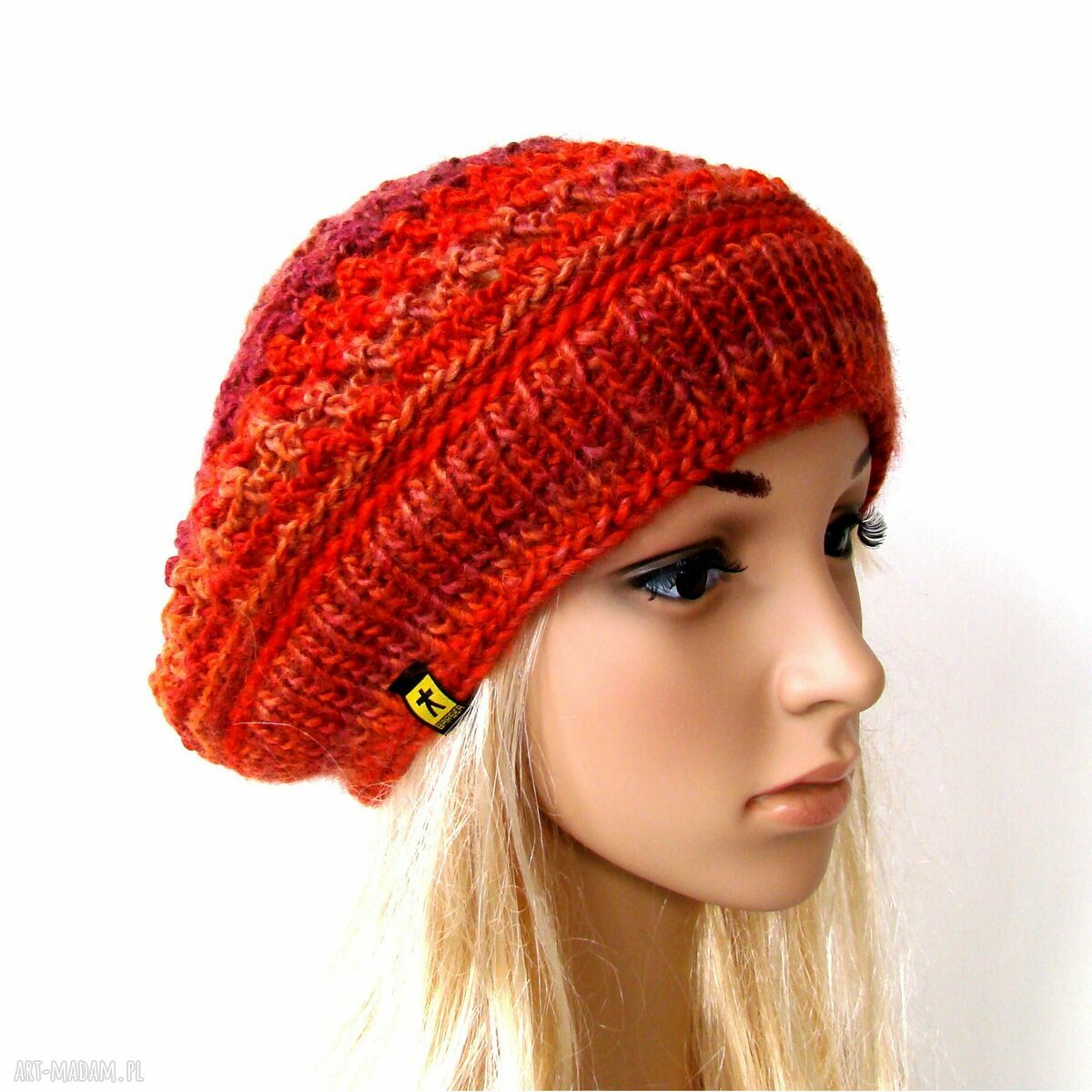 beret ażurowy w czerwieniach