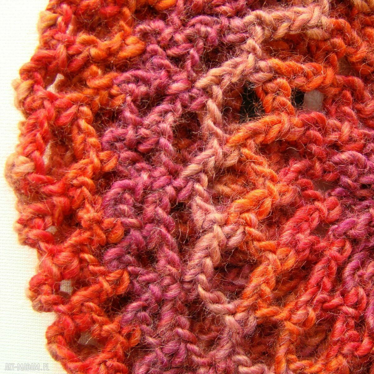 beret ażurowy w czerwieniach