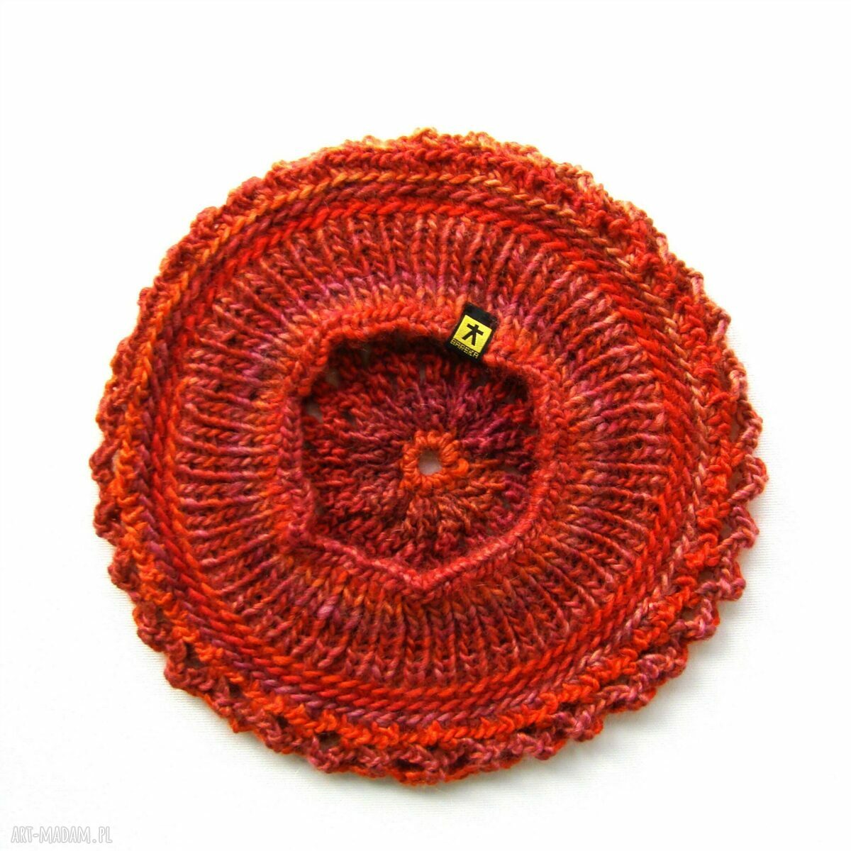 beret ażurowy w czerwieniach