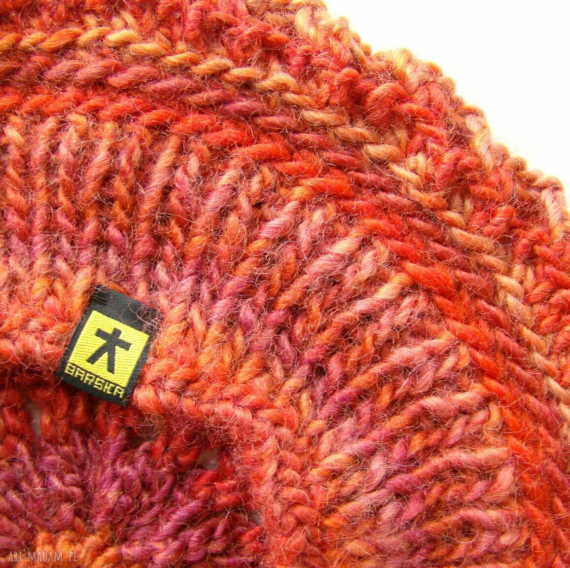 beret ażurowy w czerwieniach