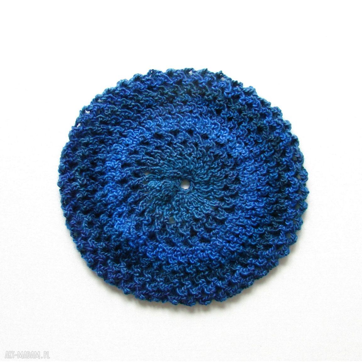 beret ażurowy w błękitach