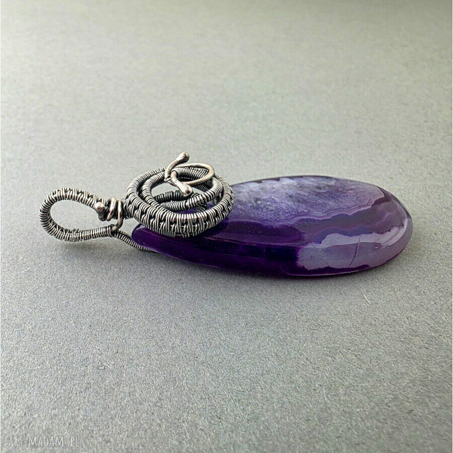 Betsy - wisiorek z fioletowym agatem i oksydowanym srebrem (wire-wrapping)
