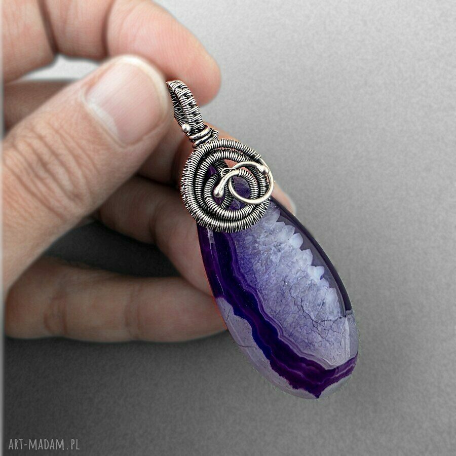 Betsy - wisiorek z fioletowym agatem i oksydowanym srebrem (wire-wrapping)