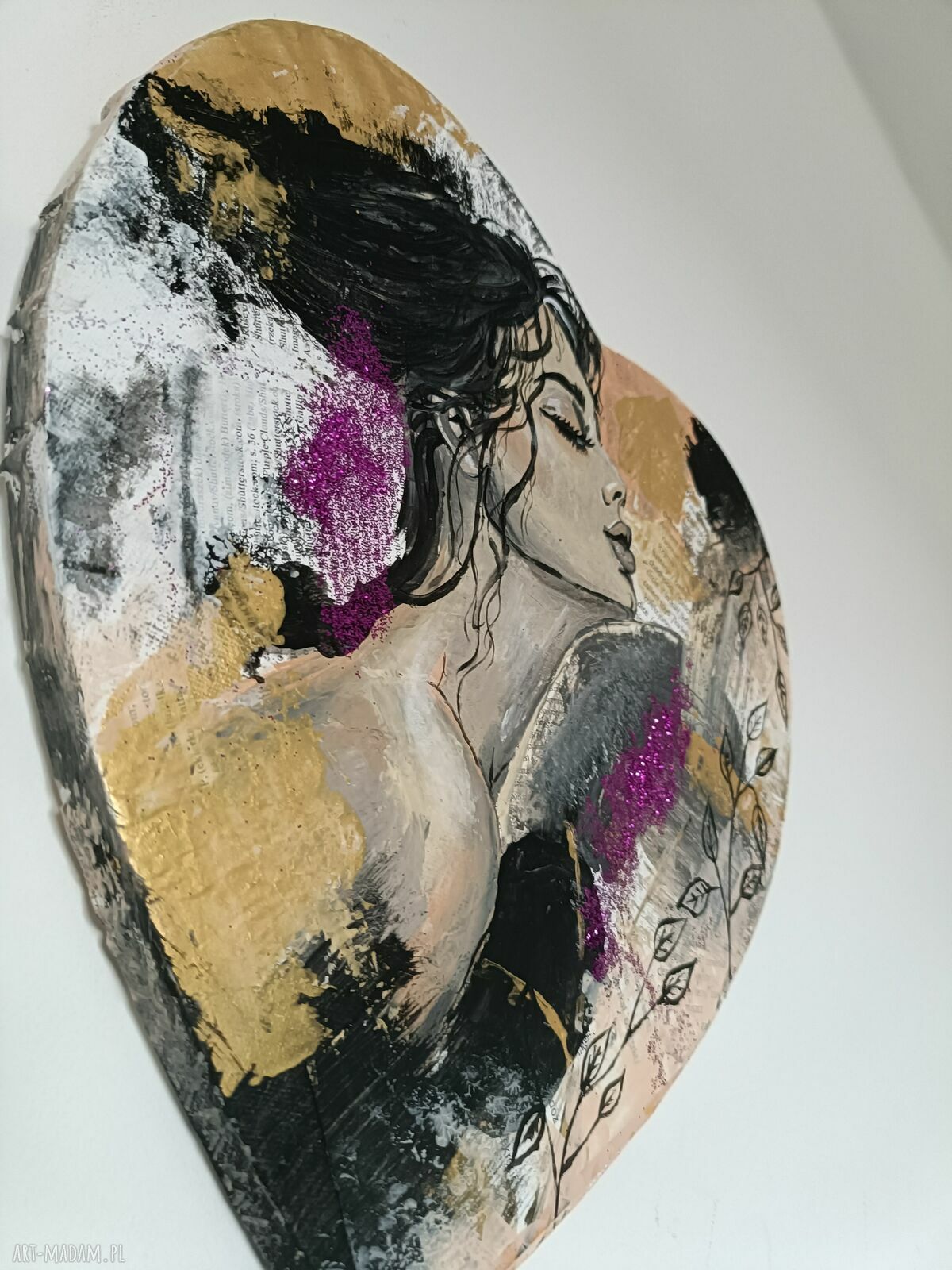Obraz w kształcie serca - kobieta w technice mixed media