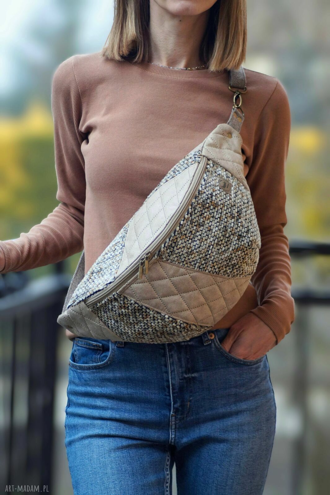 Beżowa nerka XXL na ukos - handmade w beżowym patchworku