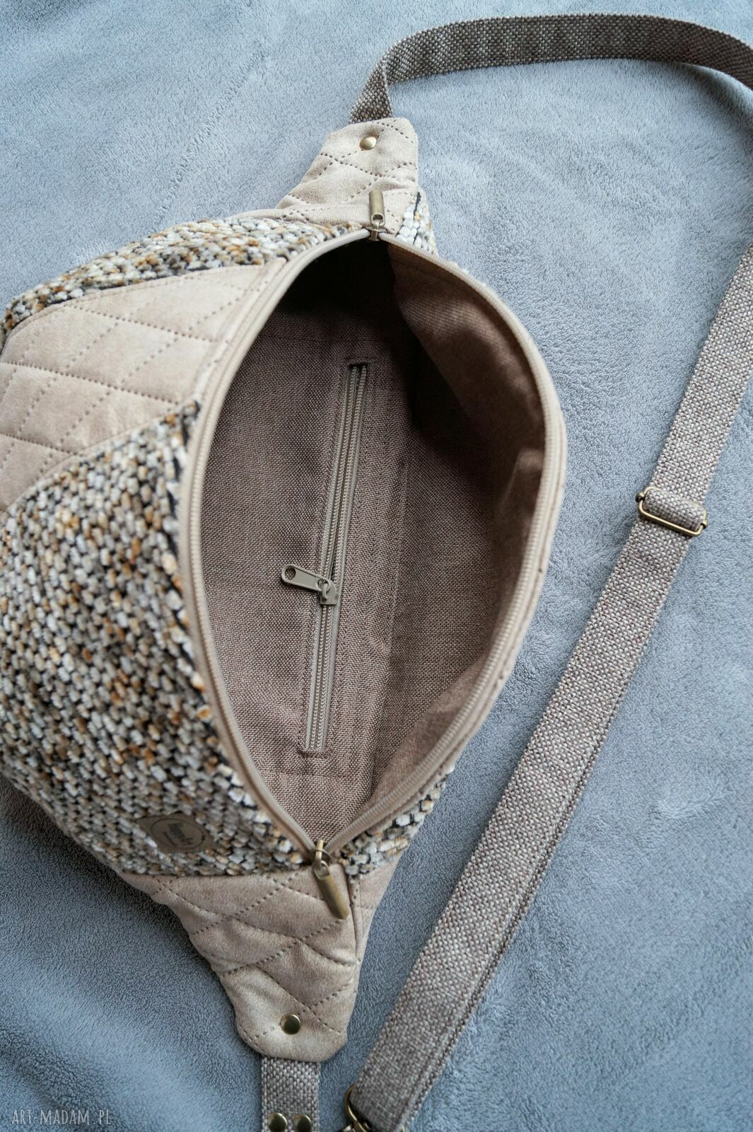Beżowa nerka XXL na ukos - handmade w beżowym patchworku