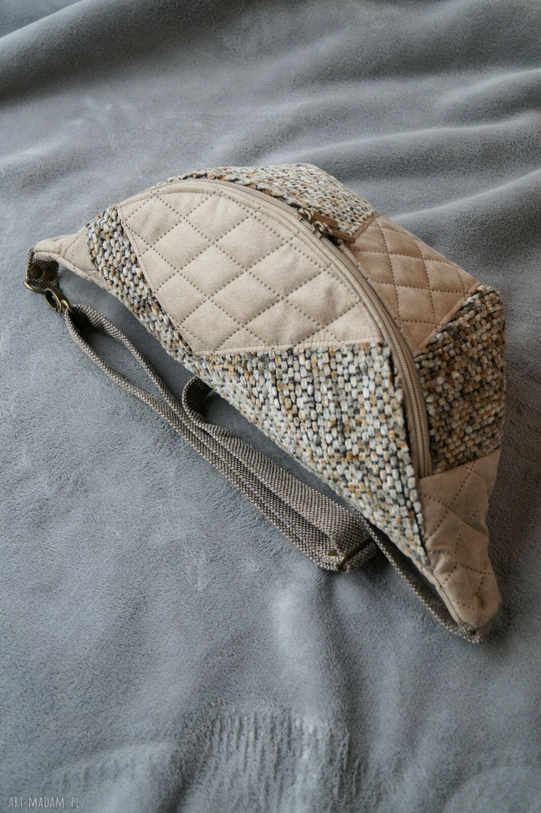 Beżowa nerka XXL na ukos - handmade w beżowym patchworku