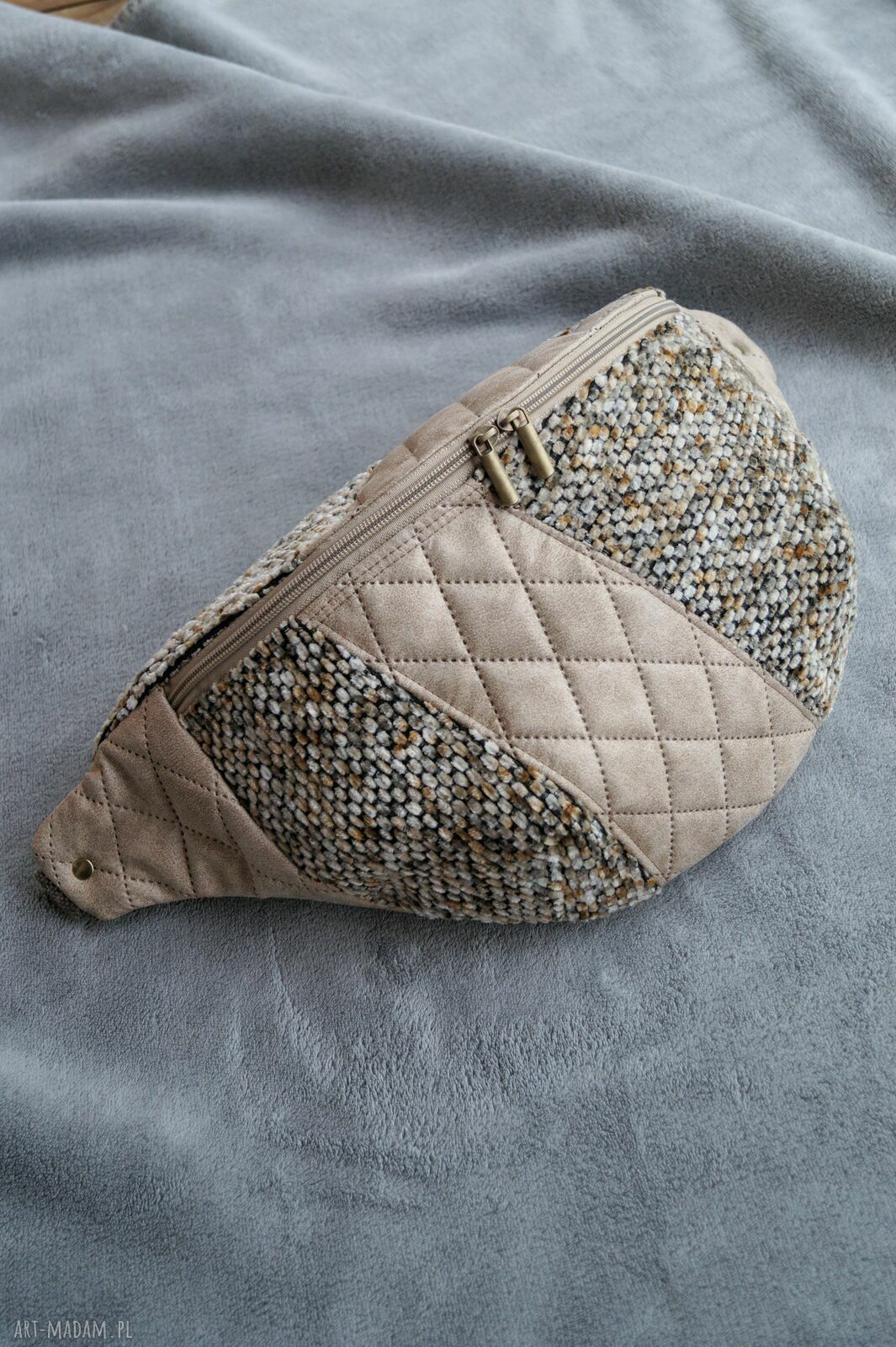 Beżowa nerka XXL na ukos - handmade w beżowym patchworku