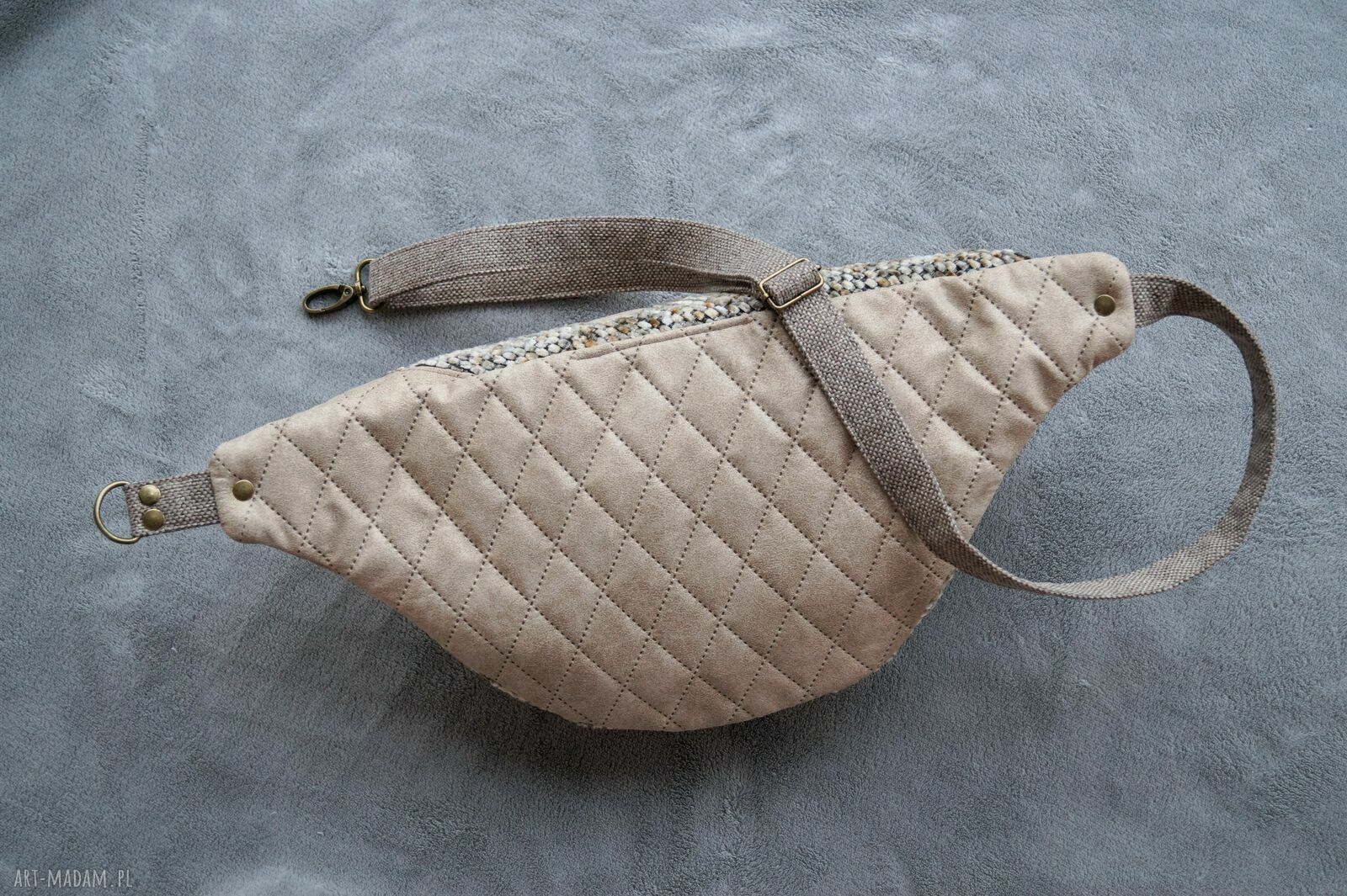 Beżowa nerka XXL na ukos - handmade w beżowym patchworku