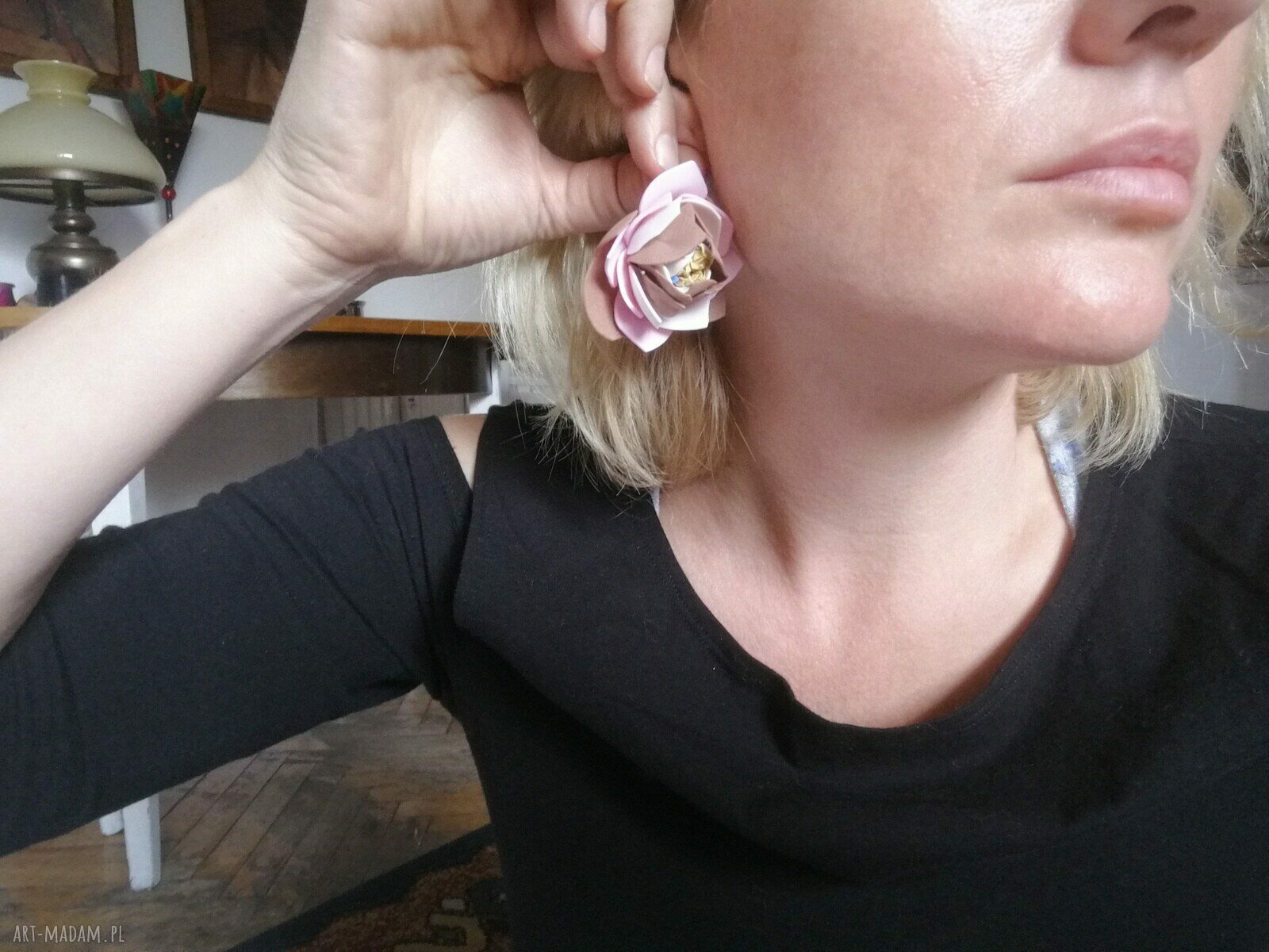 Beżowe klipsy kwiatowe folk handmade - lekkie jesienne