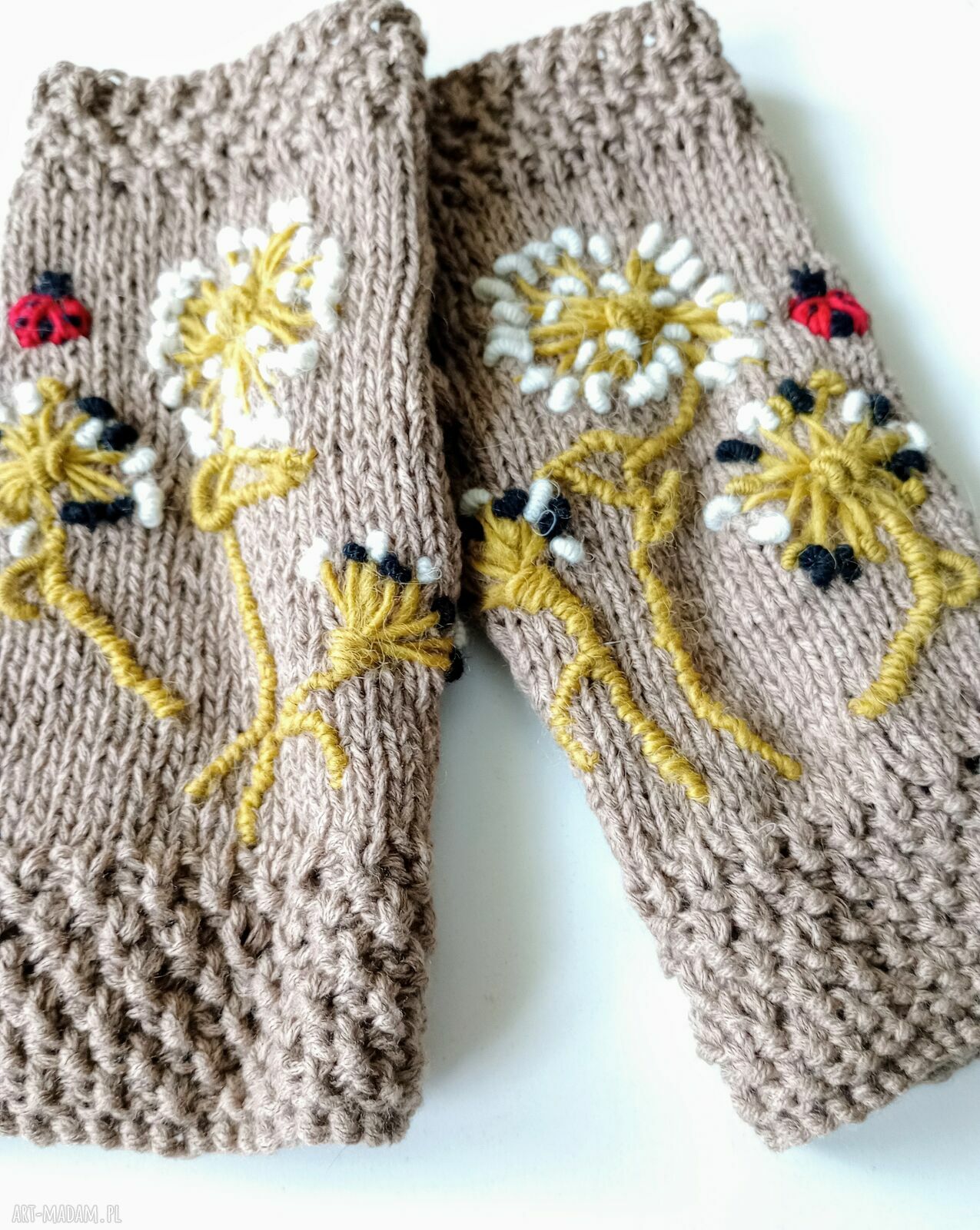 Beżowe mitenki z wyszywanymi dmuchawcami - fingerless, wiosenne